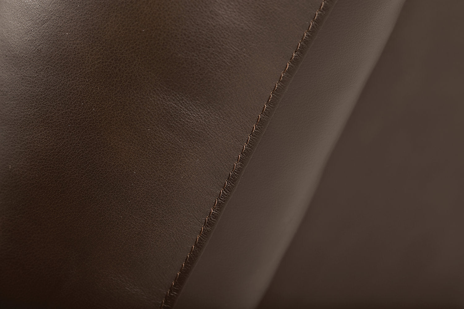Toreno 42" Genuine Leather Rocker Reclining Chair - Brown | Fauteuil berçant inclinable Toreno de 42 po en cuir véritable - brun