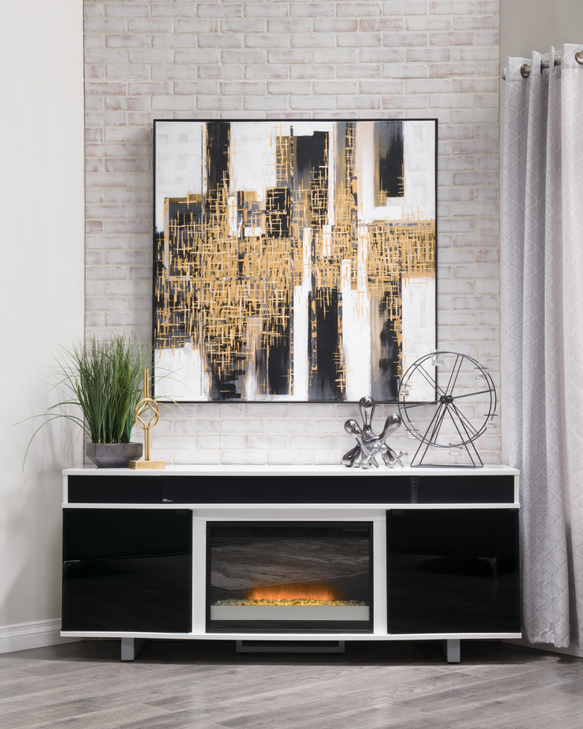 Odesos 72" Modern Electric Fireplace TV Stand with Storage and Cable Management for TVs up to 80"- |Meuble pour téléviseur moderne Odesos de 72 po avec foyer électrique, rangement et système de gestio
