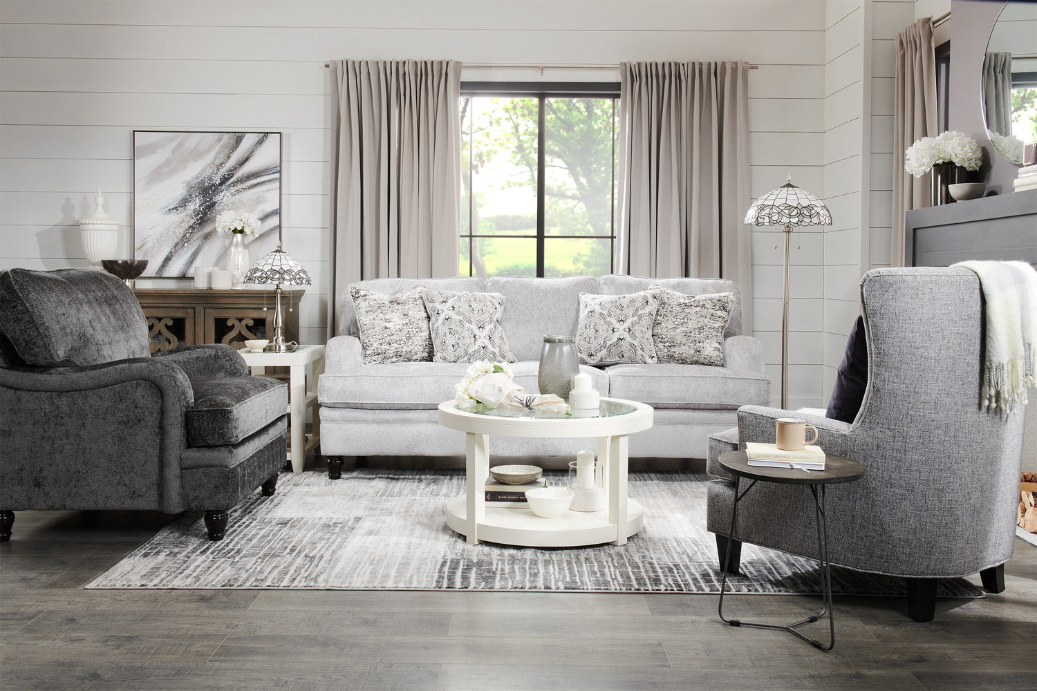Made in Canada Bellmont 38" Chenille Fabric Chair with Wood Legs - Charcoal Grey | Fauteuil Bellmont de 38 po fabriqué au Canada en tissu de chenille avec pattes en bois - gris anthracite