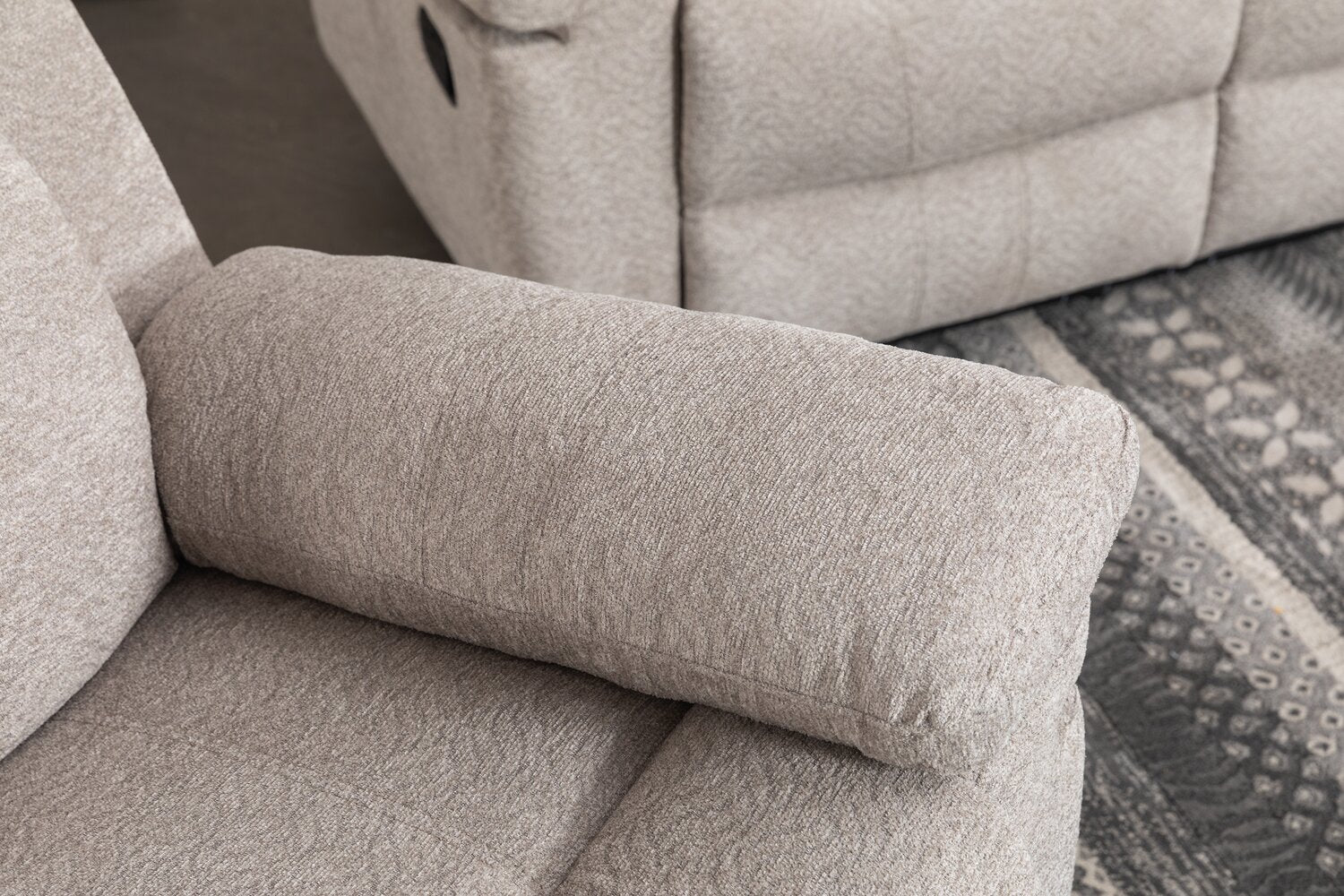 Bennett 37.01" Chenille Fabric Glider Reclining Chair - Lisco Dove Grey | Fauteuil coulissant inclinable Bennett de 37,01 po en tissu de chenille - gris tourterelle lisco