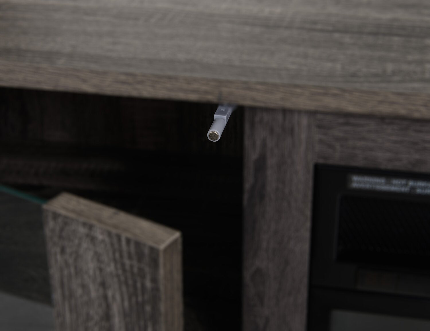 Antoni 62" Modern Electric Fireplace TV Stand with Storage and Cable Management for TVs up to 70"- Grey|Meuble pour téléviseur moderne Antoni de 62 po avec foyer électrique, rangement et système de gestion des câbles pour téléviseurs jusqu’à 70 po - gris